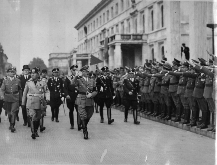 Mussolini and Hitler in front of the Braun Haus